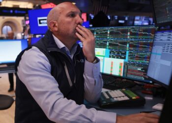 Stock futures are little changed as traders eye rising oil prices and rates: Live updates