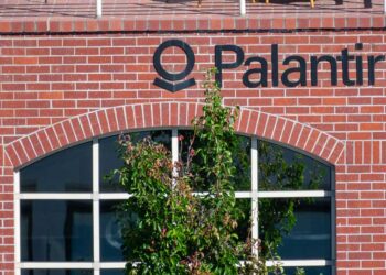 Palantir’s AI Playbook Is Catching On. But Gartner Warns Of A Costly Trap.