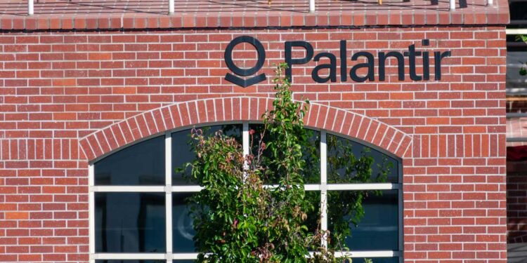 Palantir’s AI Playbook Is Catching On. But Gartner Warns Of A Costly Trap.