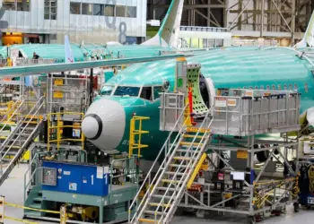 Boeing engineers, tech workers approve contract, avoid strike
