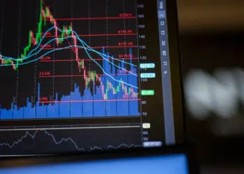 Algorithms Over Emotion As Quant Funds Outpace Traditional Portfolios