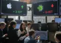 The Titan Tussle: Apple Closes the Gap as AI Fever Cools