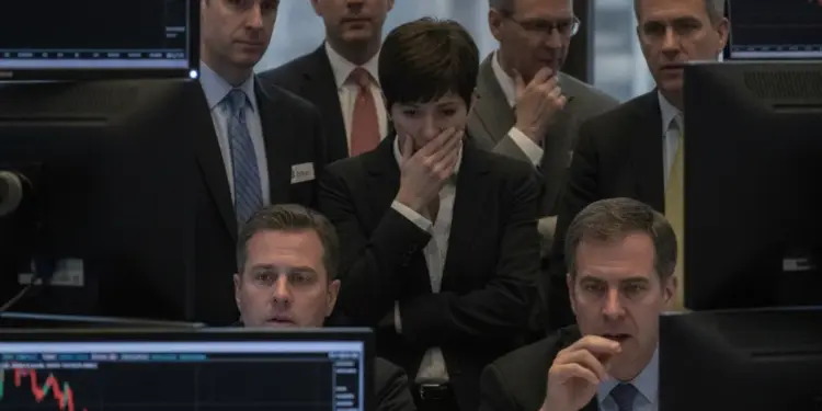 Risk Aversion Grips Markets as Bitcoin Slides Amid Macroeconomic Pressure