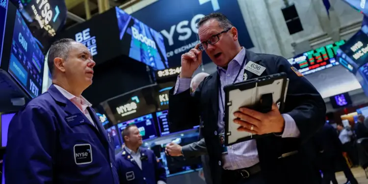 Bond Market Pressure Weighs on Wall Street Ahead of Fed Insight