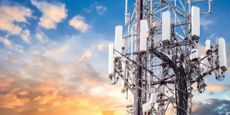 Elon Musk Takes Aim at the Wireless Giants With Massive Infrastructure Play