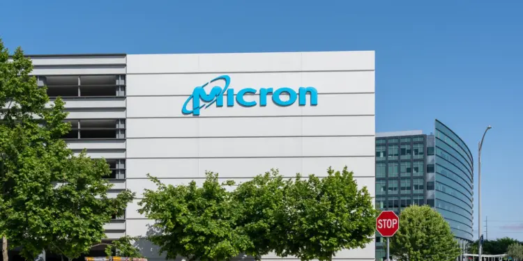 Micron Revenue Surges 379%: 4 Top AI Chip Stocks (NASDAQ:MU)