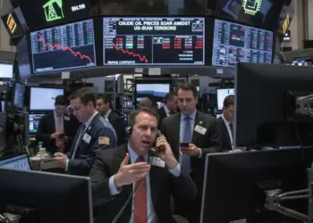 Energy Spikes And Tech Slumps Define Turbulent Trading Session