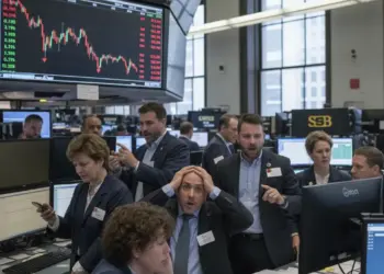 Market Shock as Intel Forecast Warns of Prolonged PC Slump