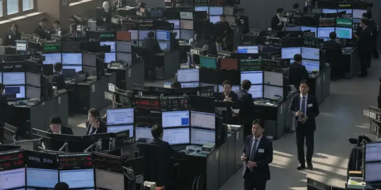 Markets Hold Steady as Investors Pivot Toward Earnings and Fed Policy