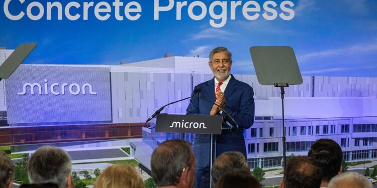 Micron Technology Tops Lofty Fiscal Q4 Goals, Guides Above Views