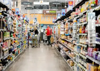 Stubborn Inflation Meets Surging Growth as US Economy Defies Expectations
