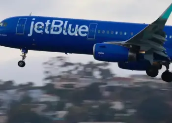 Turbulence Over Debt as JetBlue Creditors Seek Professional Guidance